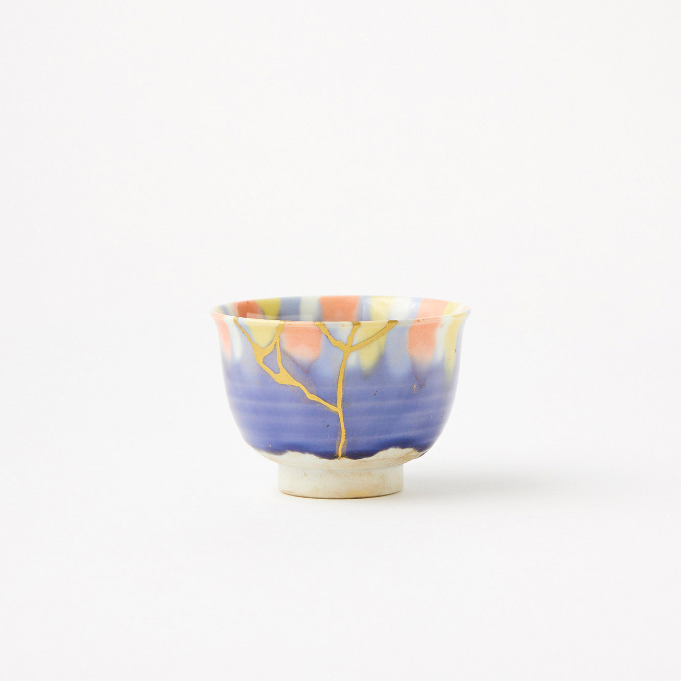 KINTSUGI Kutani-Yaki Sake Cup with Rainbow and Gold Harmony – A Masterpiece from Ishikawa, Japan