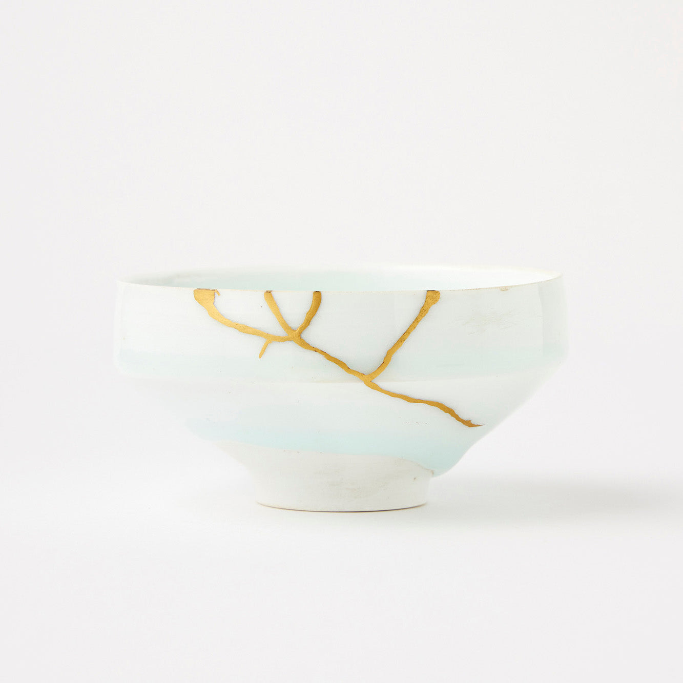 KINTSUGI on a Small White Bowl by Shigeki Yagi – A Masterpiece from Ishikawa, Japan|Food Safe