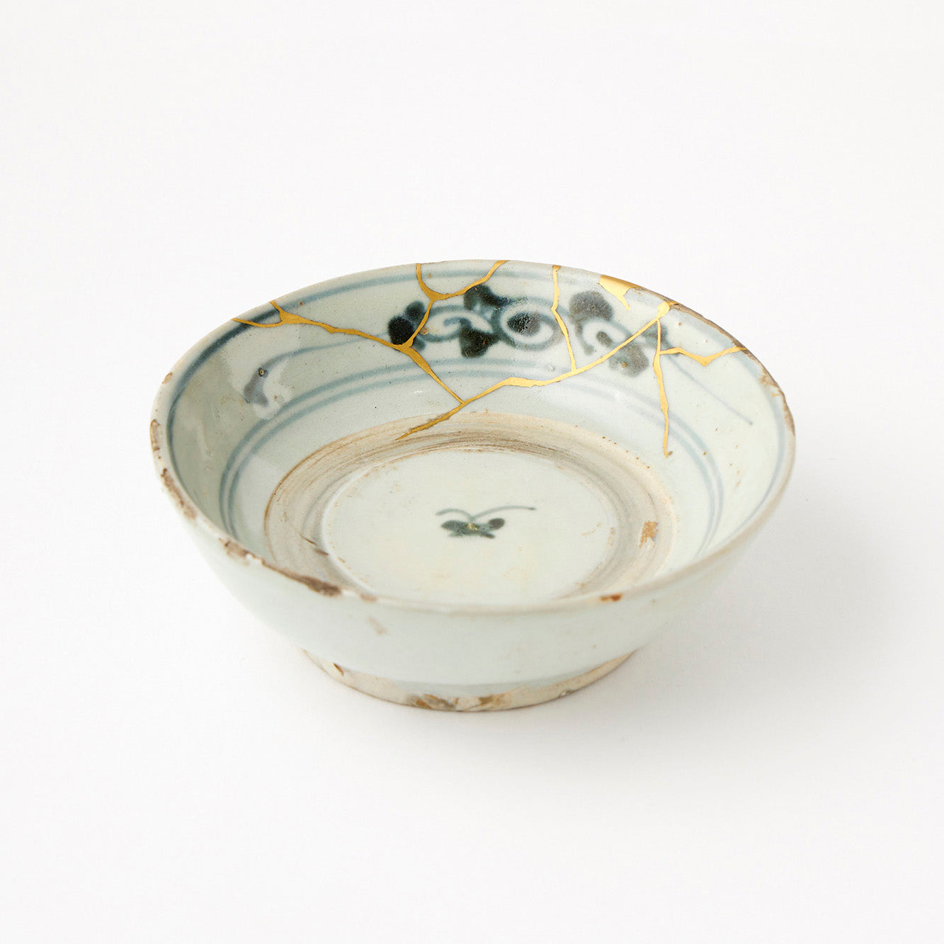 KINTSUGI on Antique Dish with Naturally Worn Edges by Shigeki Yagi – A Masterpiece from Ishikawa, Japan|Food Safe