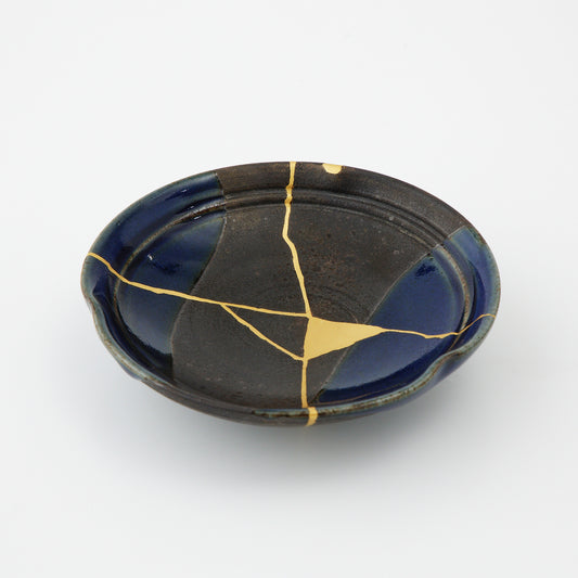 KINTSUGI Small Plate with Triangular Gold Restoration on Deep Indigo Base|Food Safe