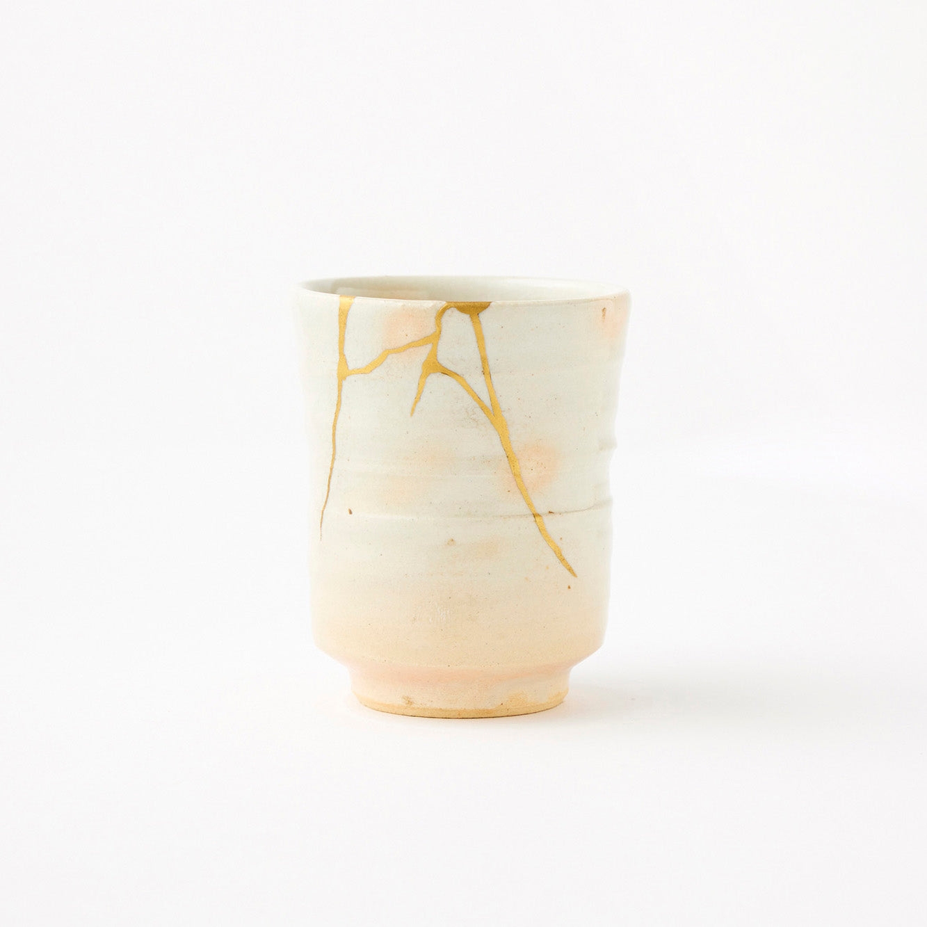 KINTSUGI Hagiyaki Teacup with Elegant Crack Pattern from a Chip – A Masterpiece from Ishikawa, Japan