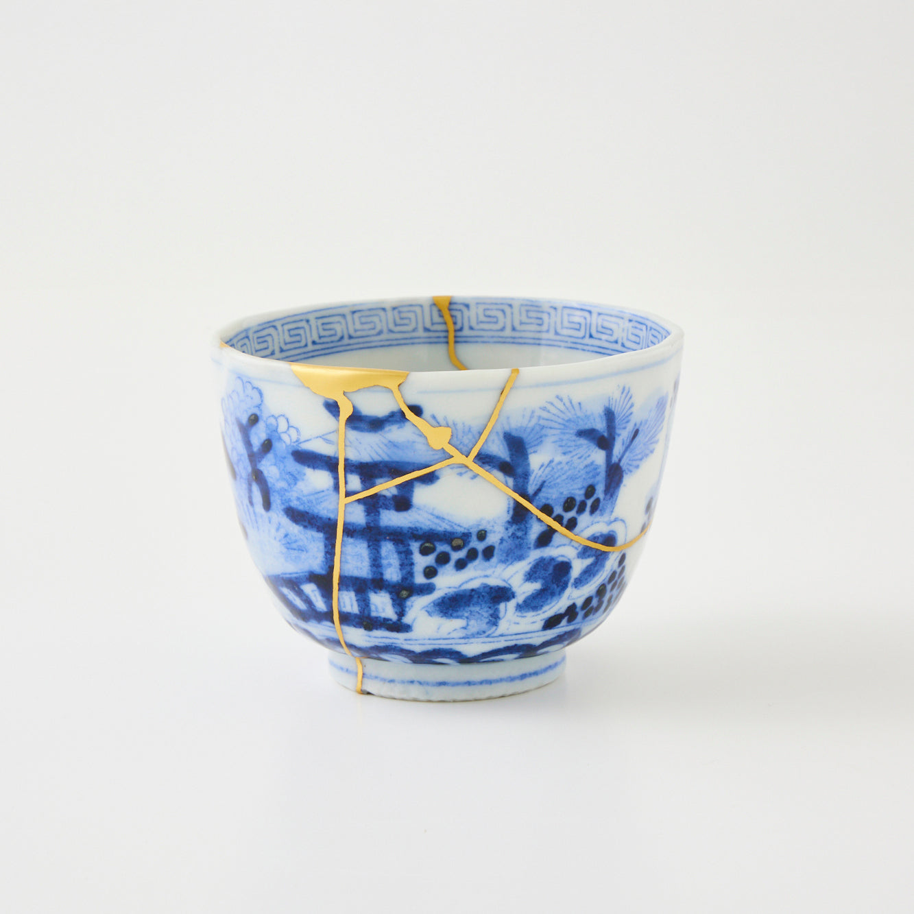 KINTSUGI – Landscape & Figure Motif Bowl with Bold Golden Repair|Available at Asakusa Studio
