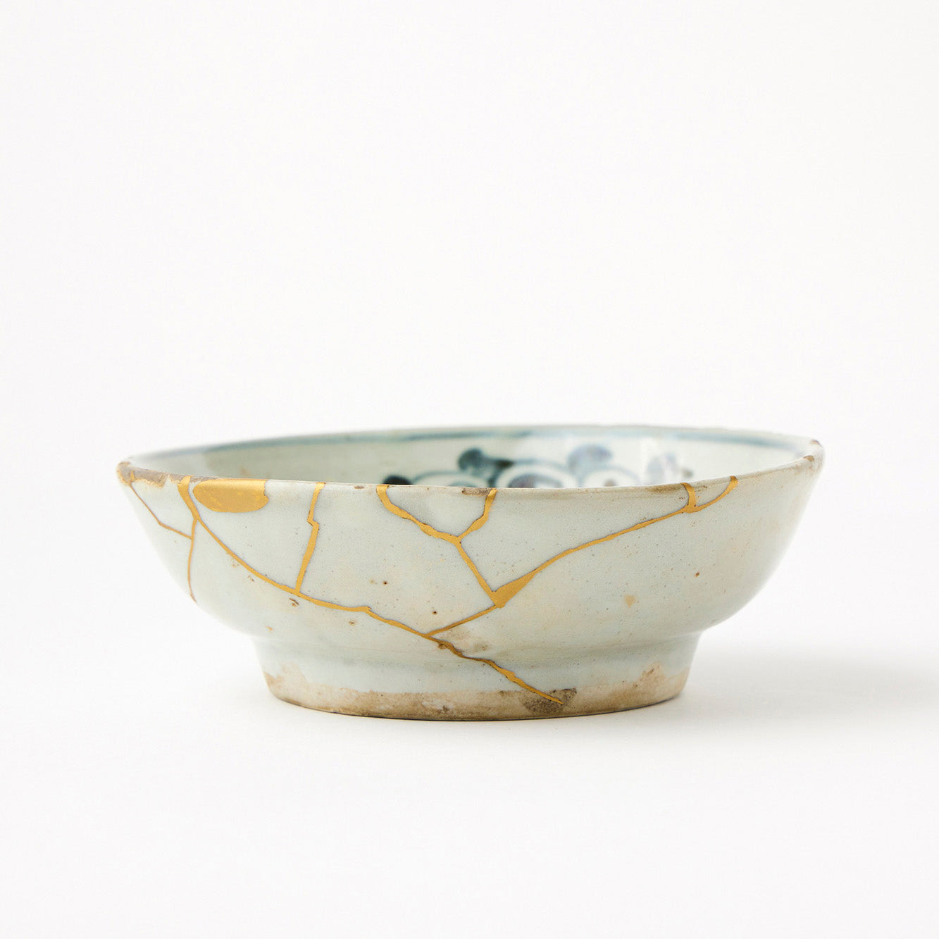 KINTSUGI on Antique Dish with Naturally Worn Edges by Shigeki Yagi – A Masterpiece from Ishikawa, Japan|Food Safe
