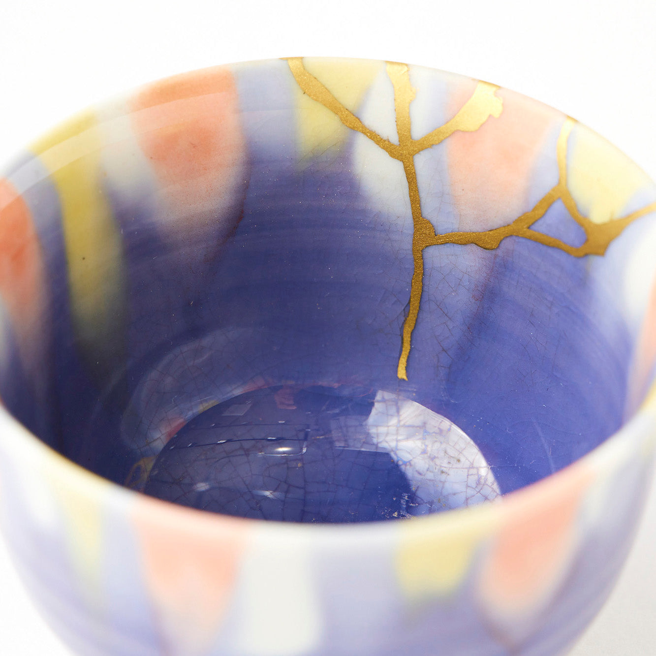 KINTSUGI Kutani-Yaki Sake Cup with Rainbow and Gold Harmony – A Masterpiece from Ishikawa, Japan