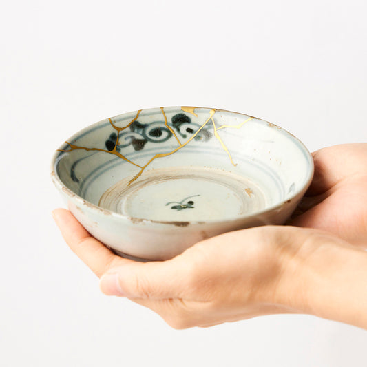KINTSUGI on Antique Dish with Naturally Worn Edges by Shigeki Yagi – A Masterpiece from Ishikawa, Japan|Food Safe