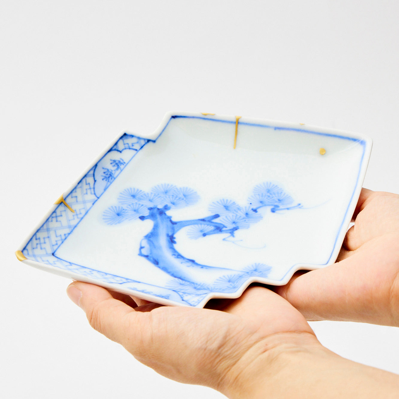 KINTSUGI Imari Blue Pine Diamond Plate with Gold Seamsd|Food Safe