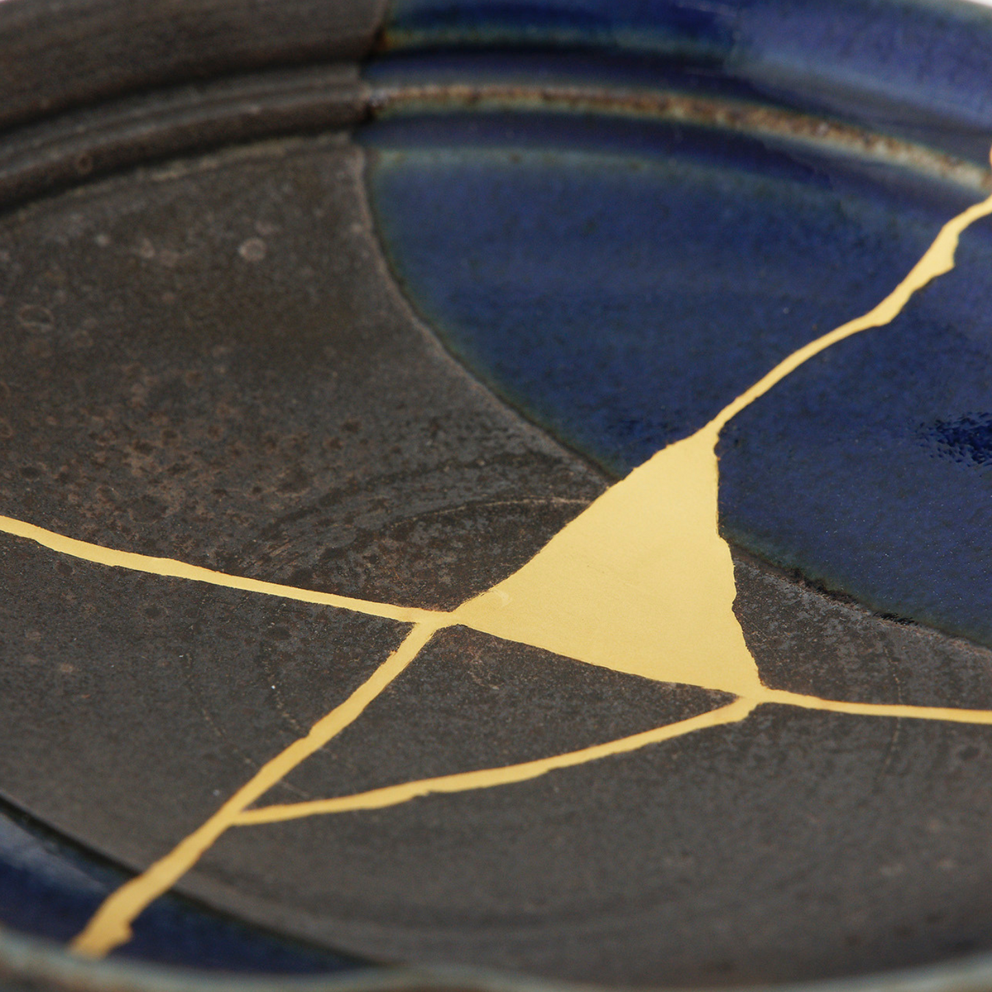 KINTSUGI Small Plate with Triangular Gold Restoration on Deep Indigo Base|Food Safe