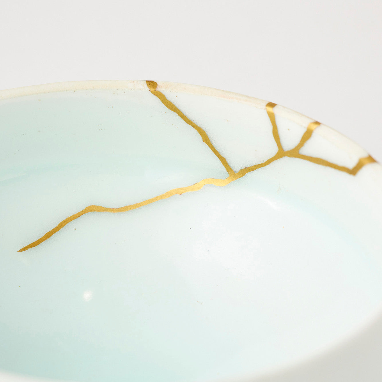 KINTSUGI on a Small White Bowl by Shigeki Yagi – A Masterpiece from Ishikawa, Japan|Food Safe