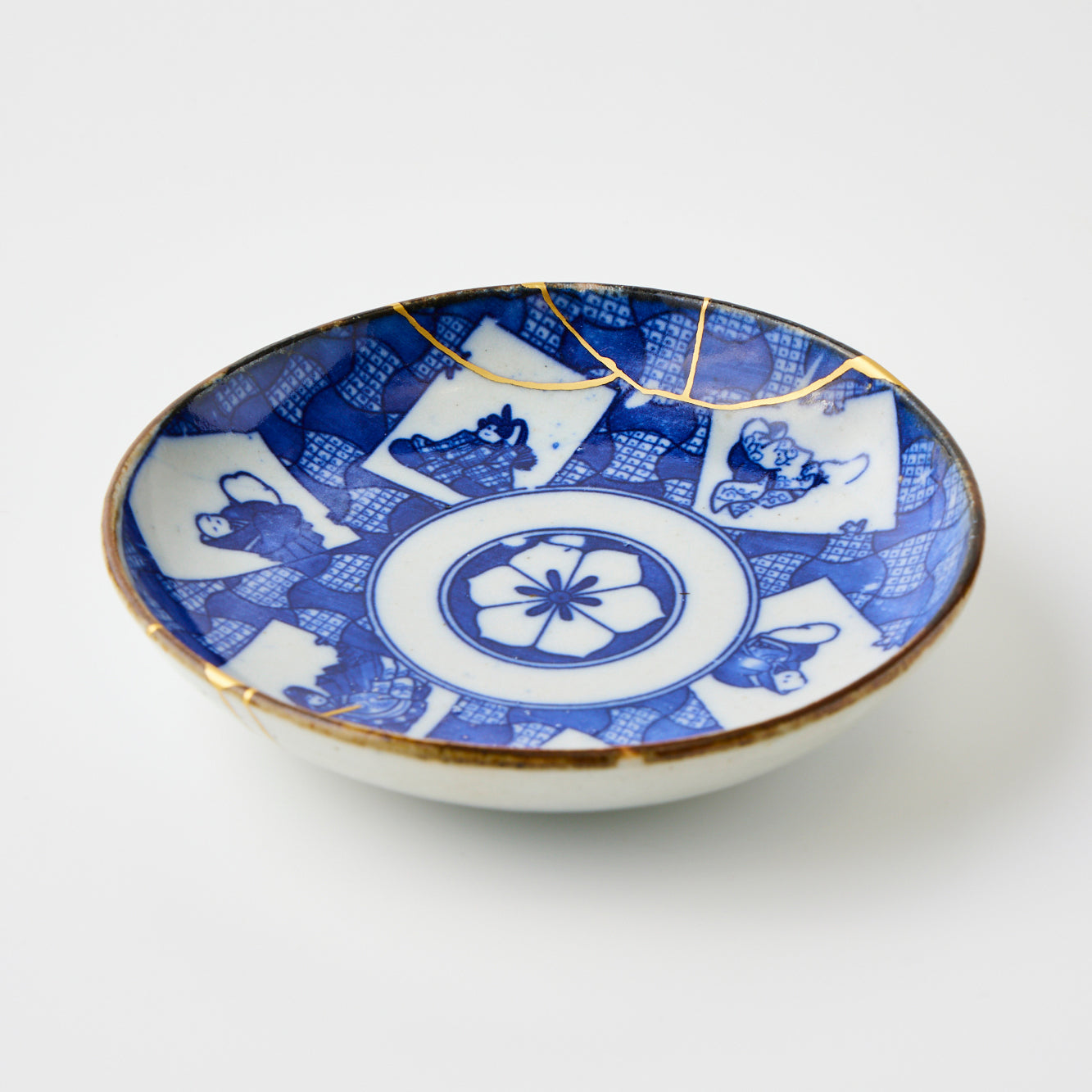 KINTSUGI - Imari Blue Poem Plate with Hyakunin Isshu｜Available at Ebisu Studio