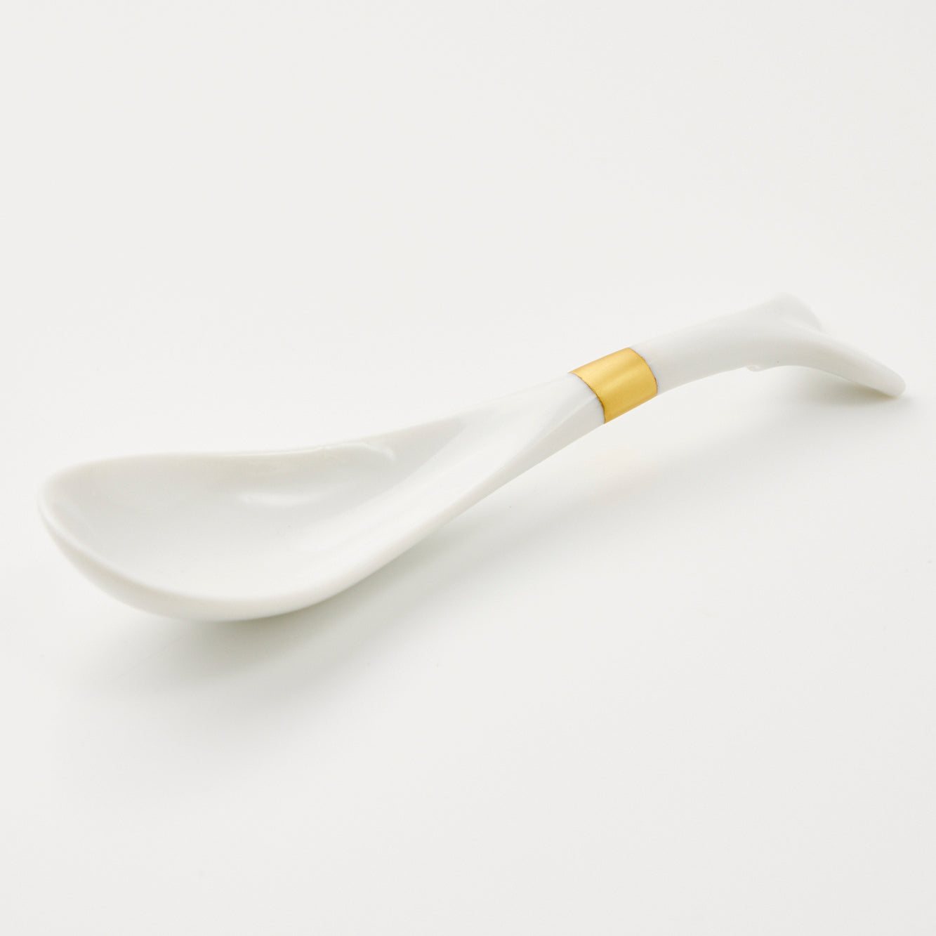 KINTSUGI White Whale-Shaped Spoon – Reinforced with Cloth and Urushi｜Available at Asakusa Studio