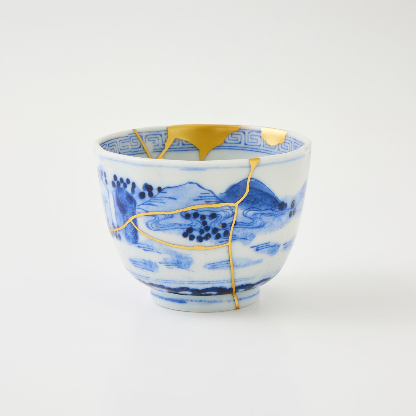KINTSUGI – Landscape & Figure Motif Bowl with Bold Golden Repair｜Available at Asakusa Studio