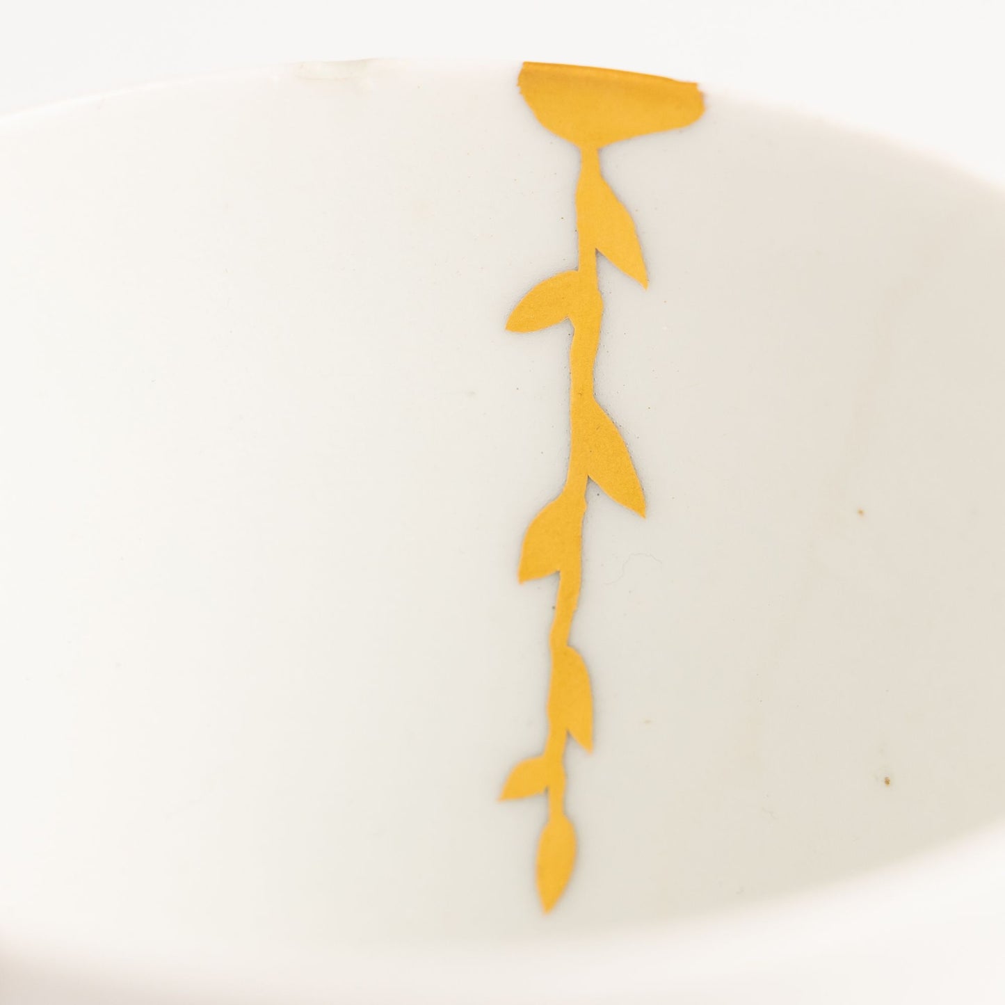 KINTSUGI Mid-Edo Period White Porcelain Large Sake Cup with Golden Vine