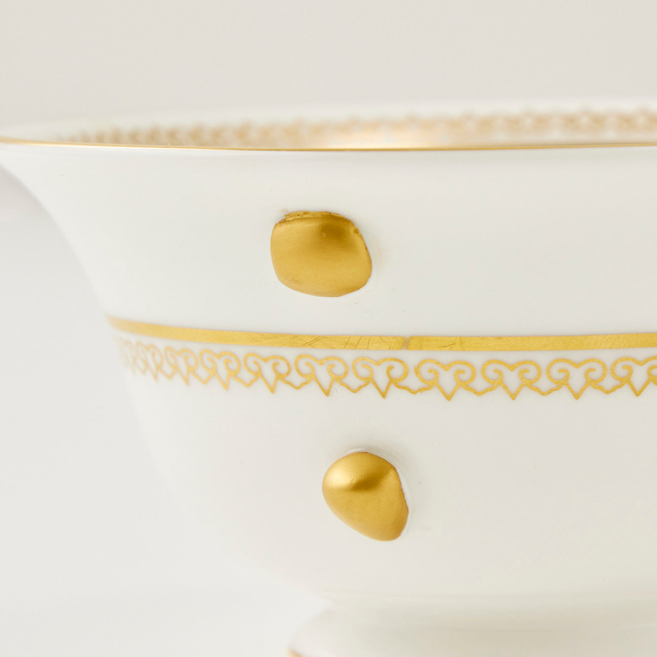 KINTSUGI Wedgwood Yunomi – Handleless Revival of an Elegant Teacup｜Available at Asakusa Studio
