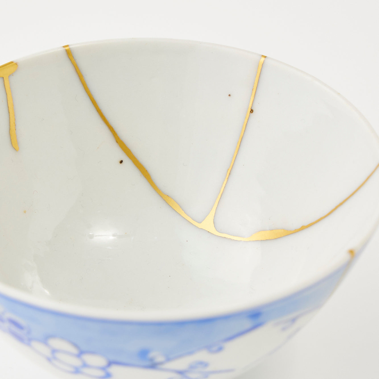 KINTSUGI Porcelain Plum Blossom Bowl｜Available at Ebisu Studio