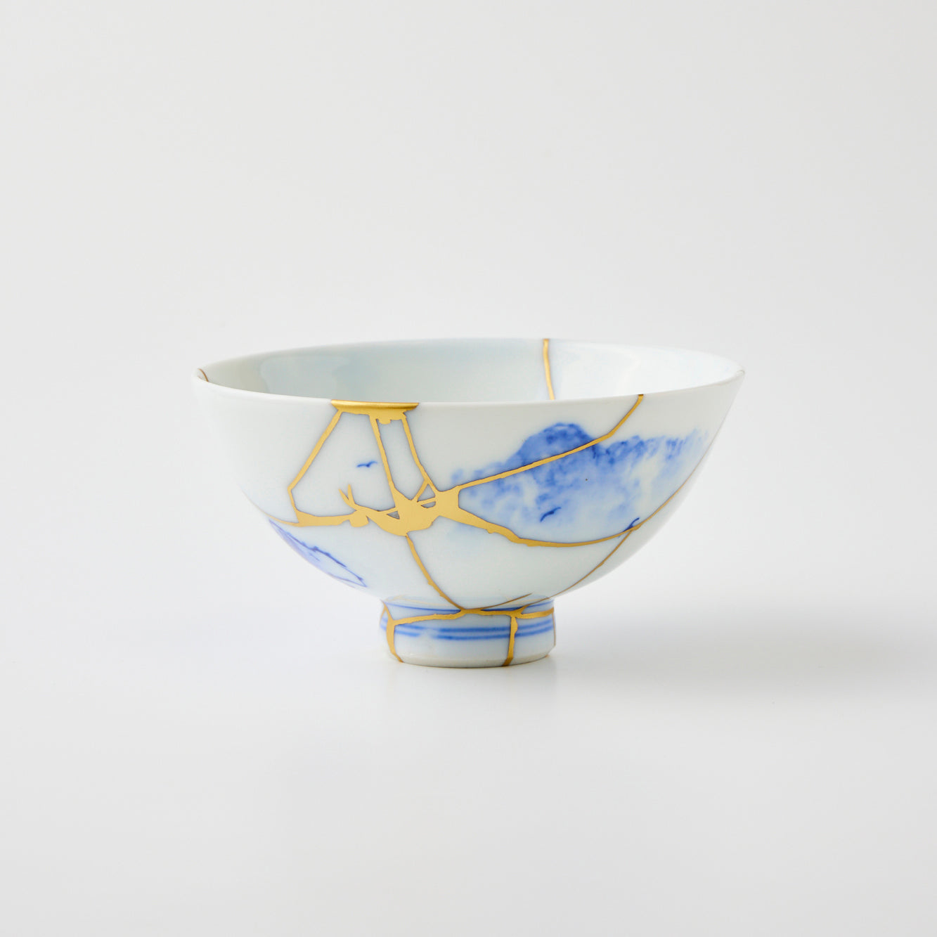 KINTSUGI Tea Bowl with Blue Landscape and Cloud-like Gold Repairs｜Available at Ebisu Studio