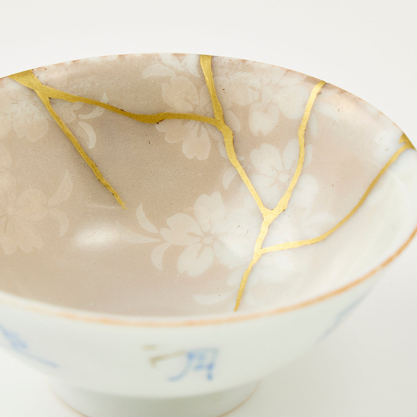 KINTSUGI “Oboro-zakura” Sake Cup｜Available at Asakusa Studio