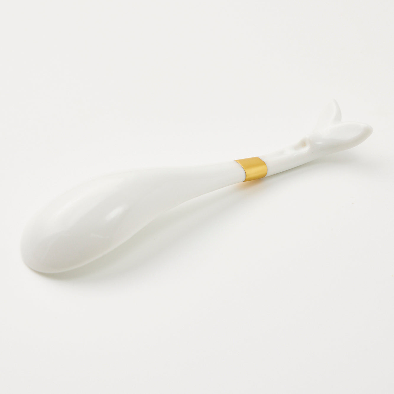 KINTSUGI White Whale-Shaped Spoon – Reinforced with Cloth and Urushi｜Available at Asakusa Studio