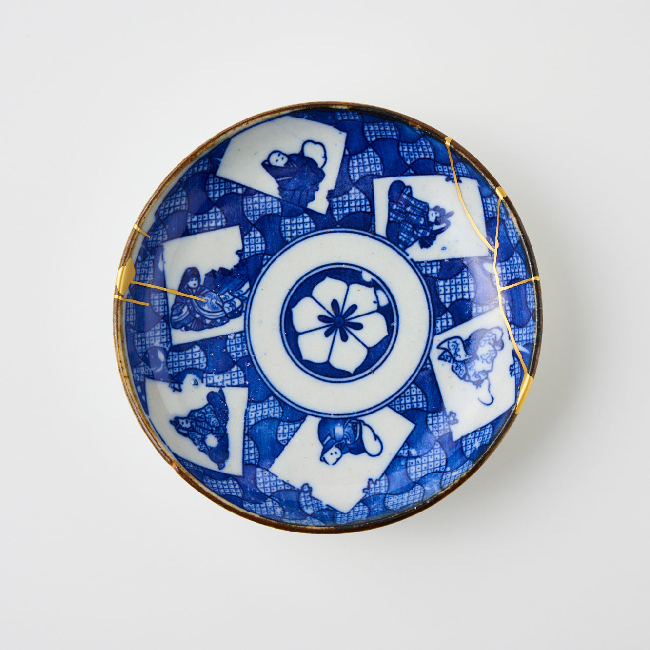 KINTSUGI - Imari Blue Poem Plate with Hyakunin Isshu｜Available at Ebisu Studio