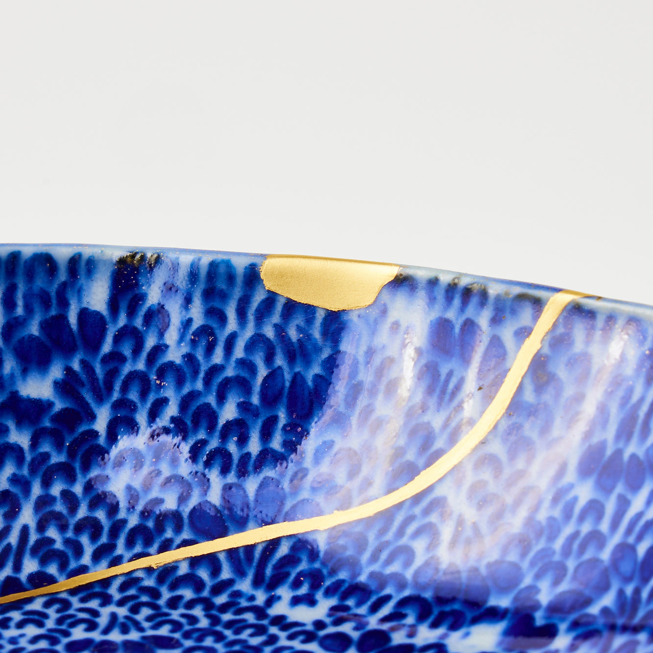 KINTSUGI Antique Ko-Imari Karakusa Plate｜Available at Ebisu Studio