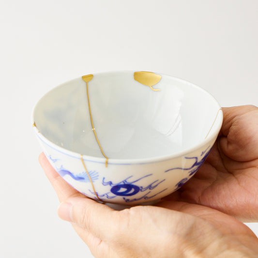 KINTSUGI Blue-and-White Porcelain Mini Bowl with Ascending Dragon｜Available at Asakusa Studio