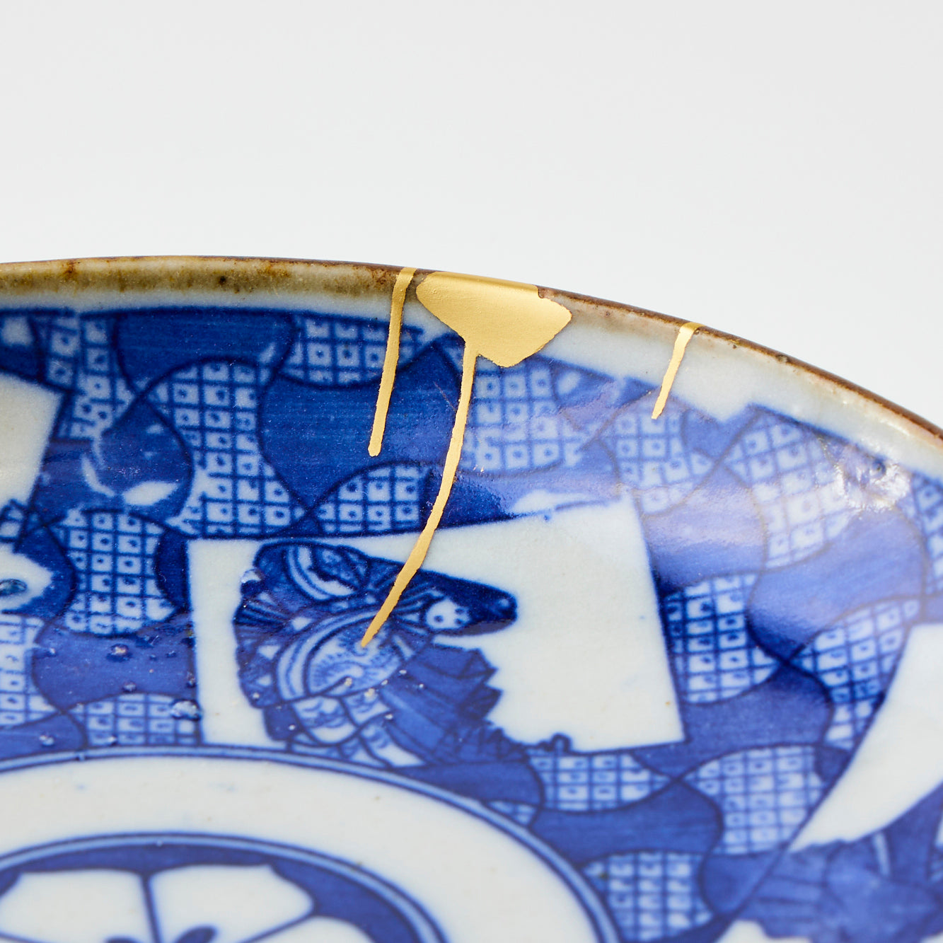 KINTSUGI - Imari Blue Poem Plate with Hyakunin Isshu｜Available at Ebisu Studio