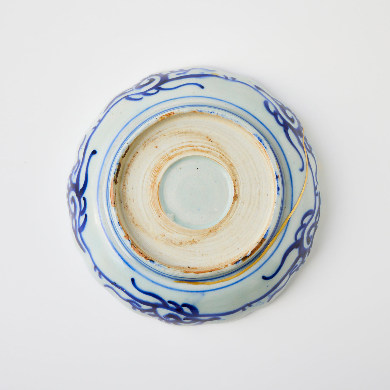 KINTSUGI Antique Ko-Imari Karakusa Plate｜Available at Ebisu Studio