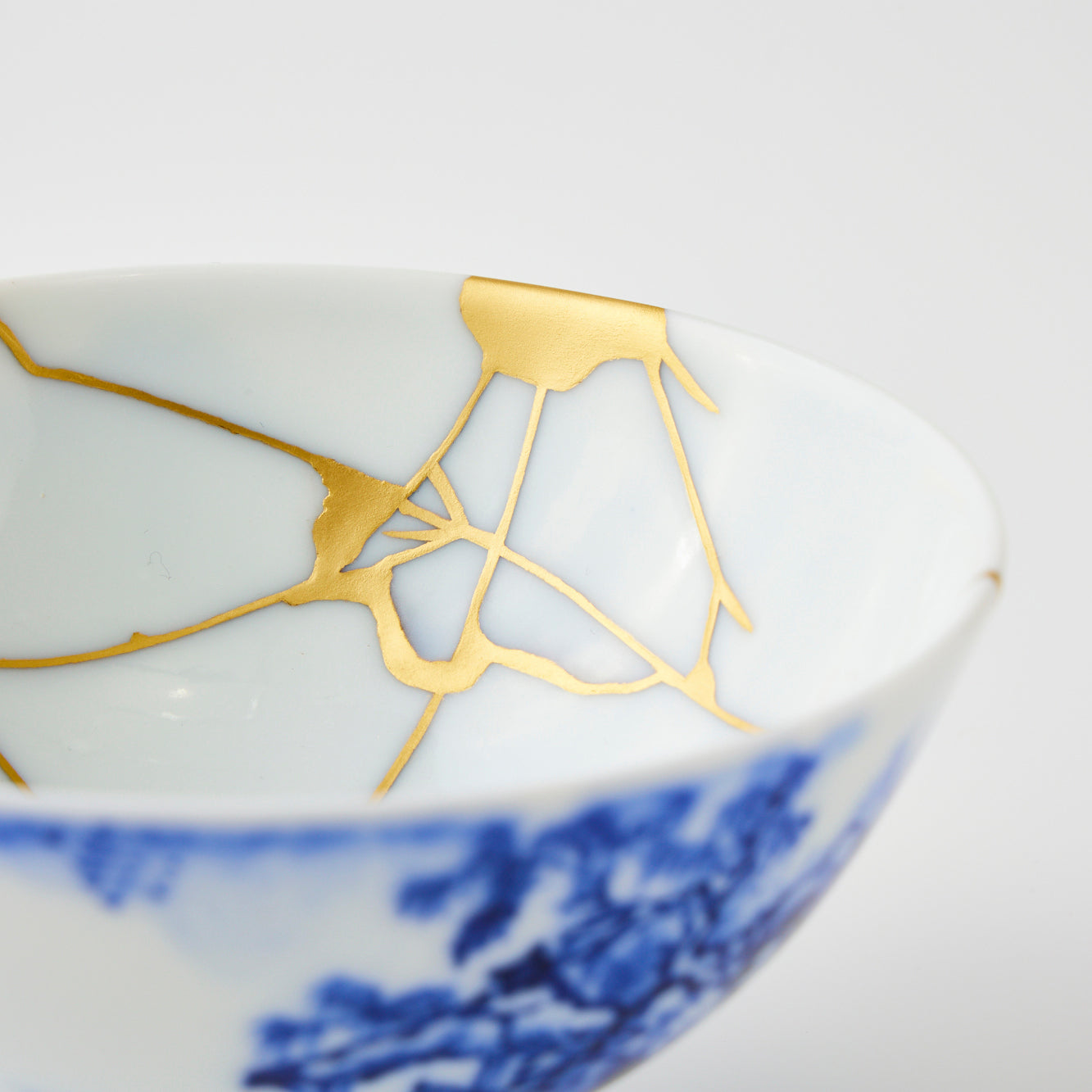 KINTSUGI Tea Bowl with Blue Landscape and Cloud-like Gold Repairs｜Available at Ebisu Studio