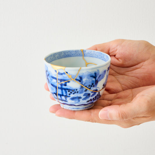 KINTSUGI – Landscape & Figure Motif Bowl with Bold Golden Repair｜Available at Asakusa Studio