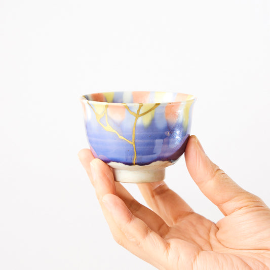 KINTSUGI Kutani-Yaki Sake Cup with Rainbow and Gold Harmony – A Masterpiece from Ishikawa, Japan