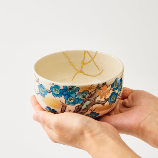 KINTSUGI Cream Glazed Matcha Bowl with Blue Plum Blossoms – Kutani Ware｜Available at Ebisu Studio
