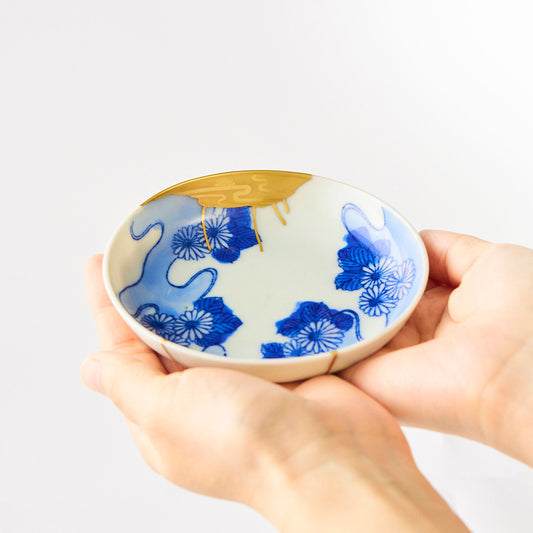 KINTSUGI Chrysanthemum Petals with Flowing Water Streams Makie Small Plate｜Food Safe