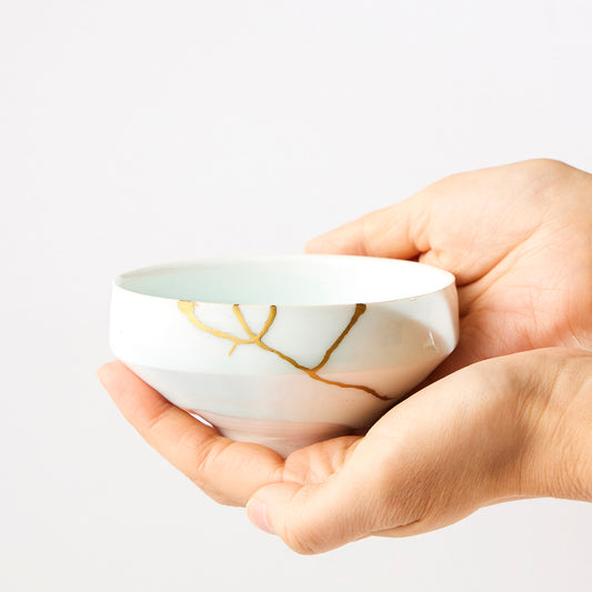 KINTSUGI  on a Small White Bowl by Shigeki Yagi – A Masterpiece from Ishikawa, Japan|Food Safe
