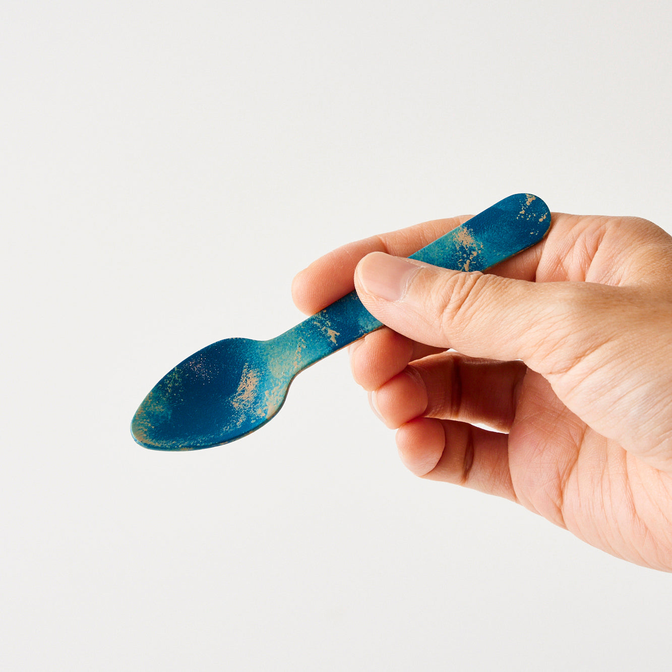 Two-Piece Color Spoon Set Hana Floral Spoon & Tsugaru Strait Waves Spoon｜Available at Ebisu Studio