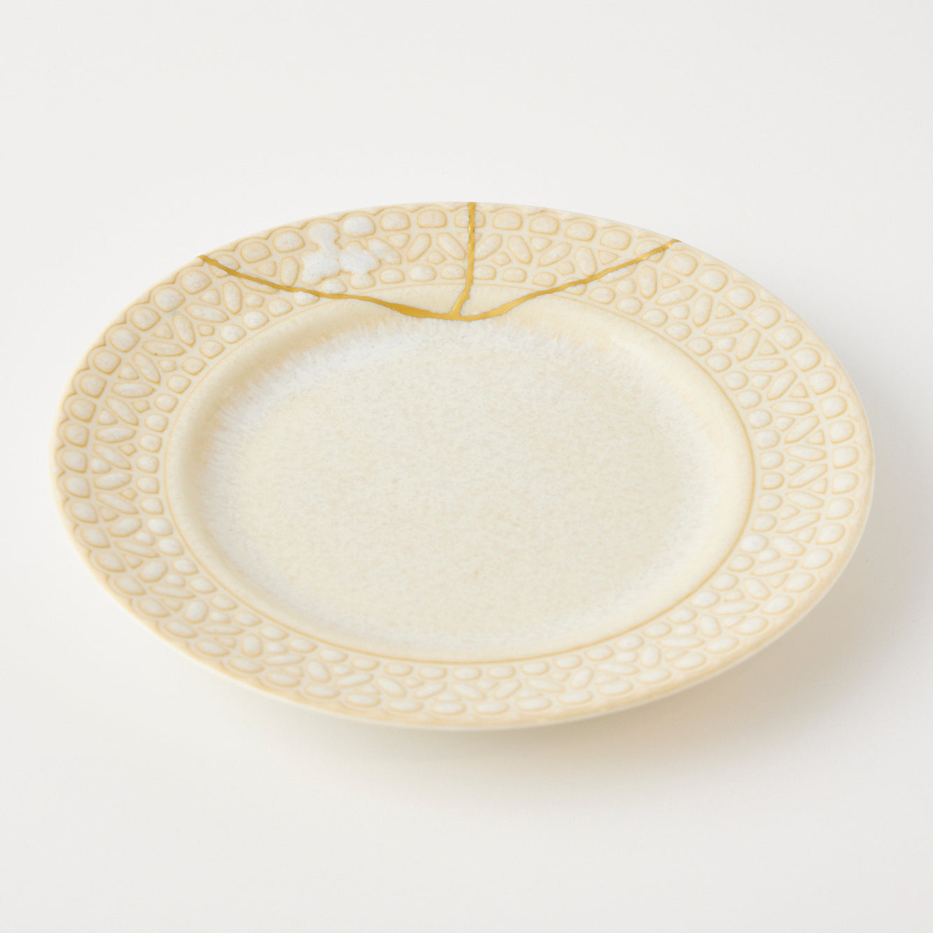 KINTSUGI Cream Lace Pattern Ceramic Flat Plate｜Available at Ebisu Studio