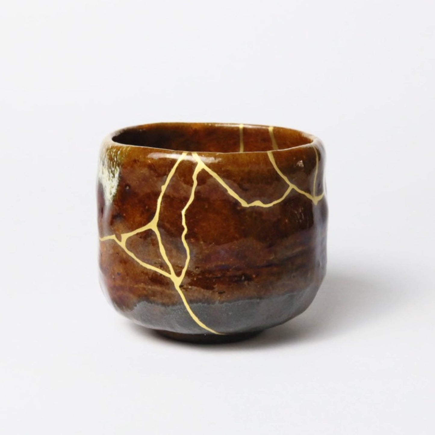 KINTSUGI – Amber-Glazed Matcha Bowl with Quiet Gold｜Available at Ebisu Studio