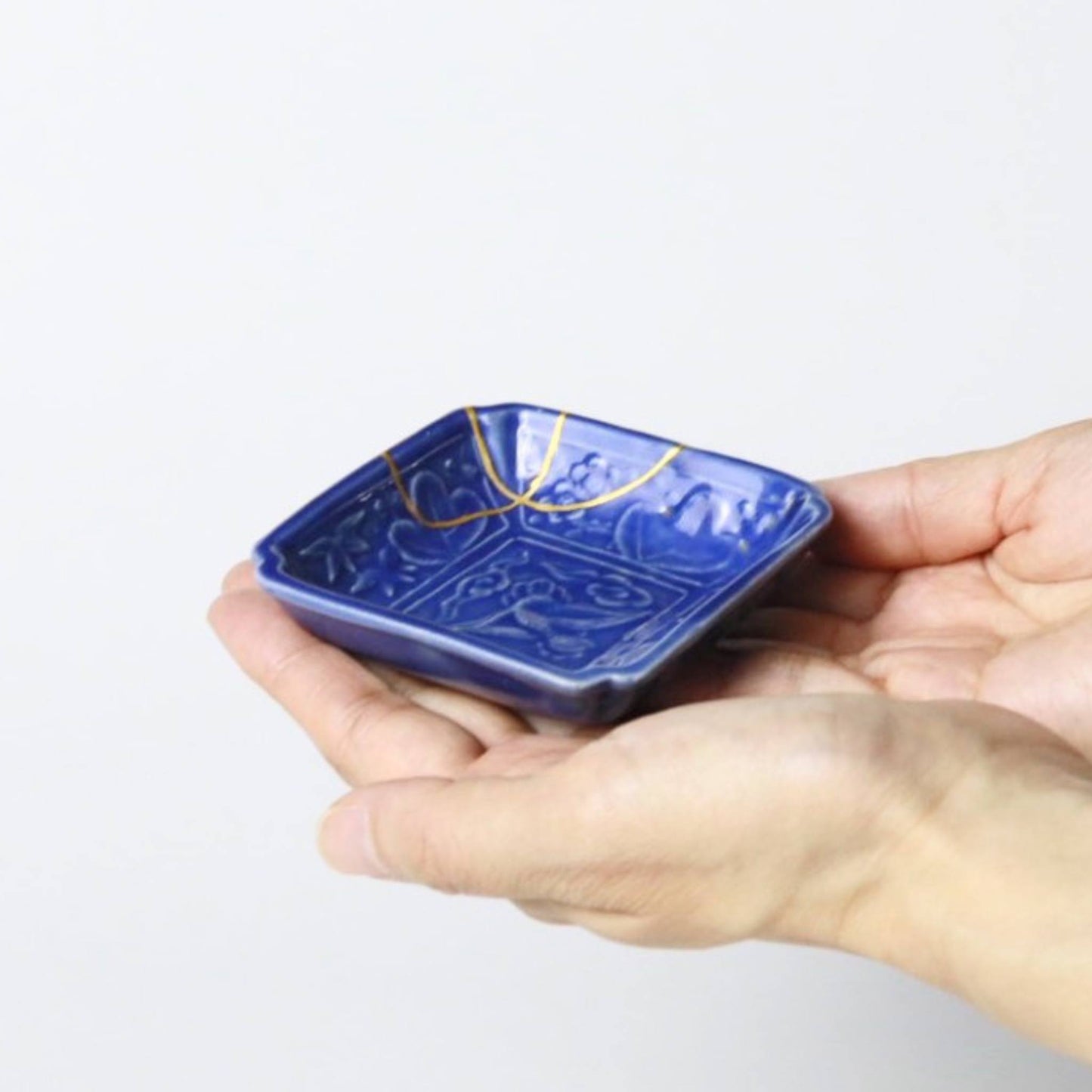 KINTSUGI – Deep Blue Square Dish with Radiant Gold｜Available at Ebisu Studio