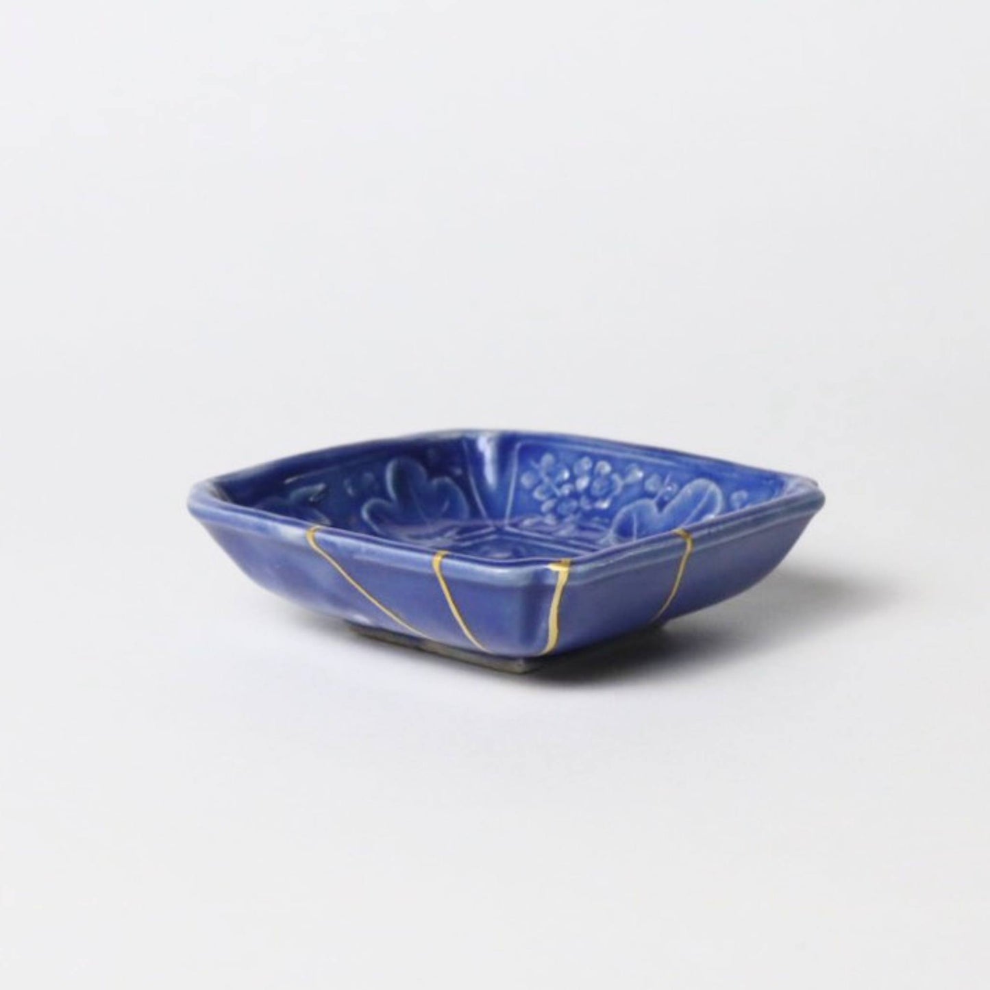KINTSUGI – Deep Blue Square Dish with Radiant Gold｜Available at Ebisu Studio
