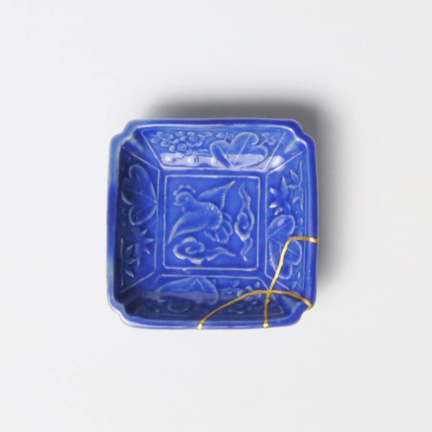 KINTSUGI – Deep Blue Square Dish with Radiant Gold｜Available at Ebisu Studio
