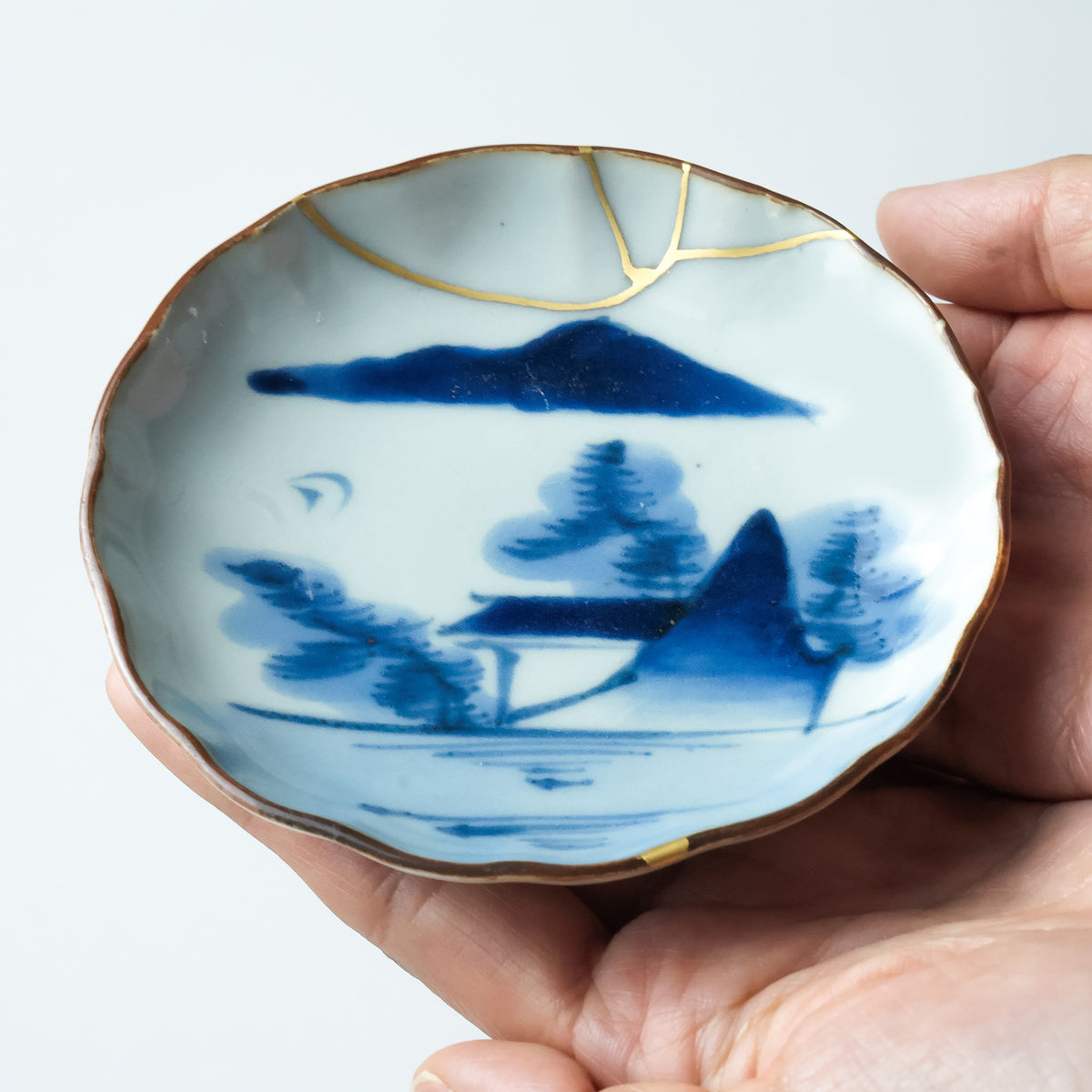 KINTSUGI – Forest Landscape Dish with Radiant Gold Lines｜Available at Ebisu Studio