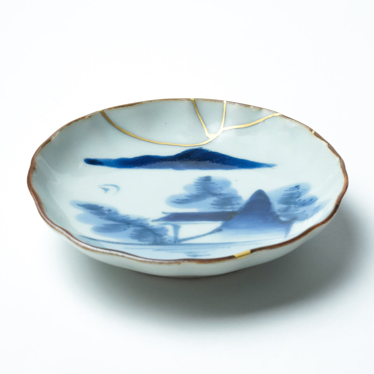 KINTSUGI – Forest Landscape Dish with Radiant Gold Lines｜Available at Ebisu Studio