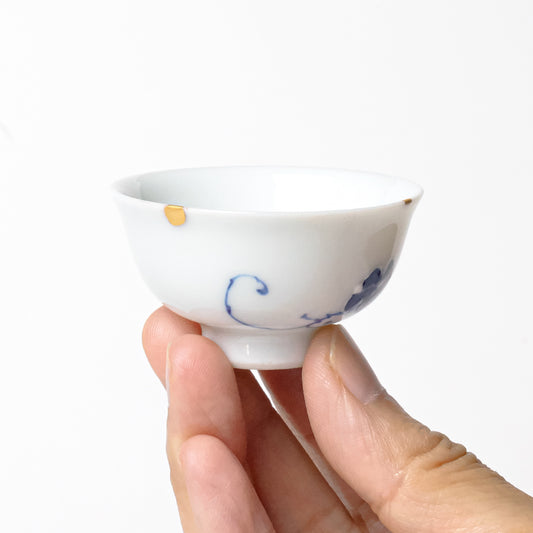 KINTSUGI – Ivy Leaf Sake Cup with Gentle Gold Accent｜Available at Ebisu Studio