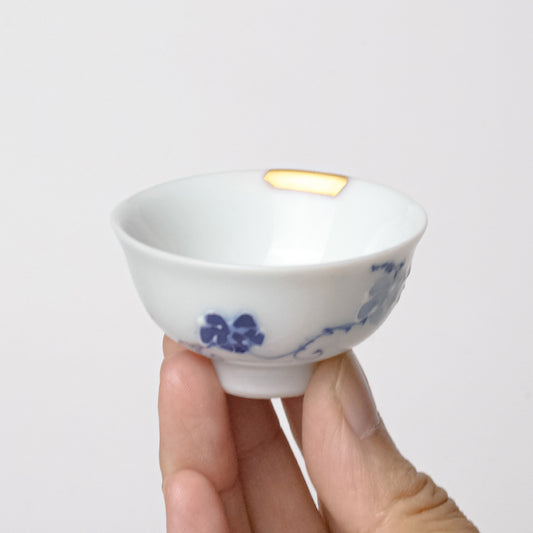KINTSUGI – Ivy Leaf Sake Cup with Rim Gold Repair｜Available at Ebisu Studio