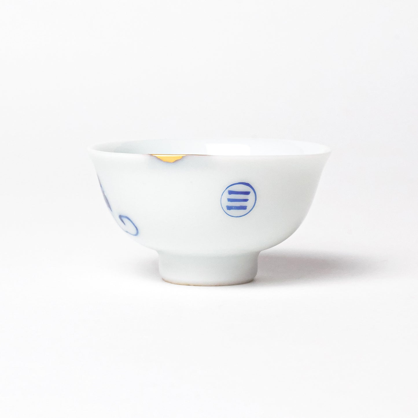 KINTSUGI – Ivy Leaf Sake Cup with Rim Gold Repair｜Available at Ebisu Studio