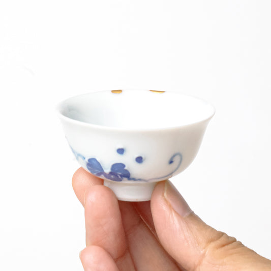KINTSUGI – Ivy Leaf Sake Cup with Subtle Gold Repair｜Available at Ebisu Studio