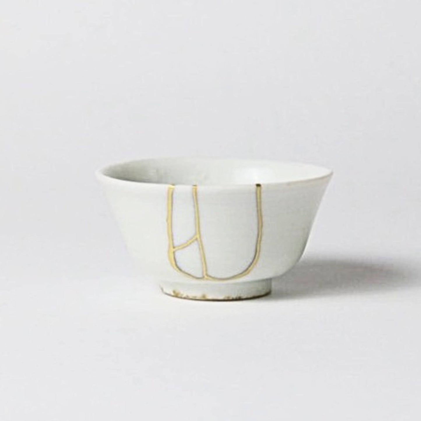 KINTSUGI – Lucky Mallet Tea Bowl with Gentle Gold｜Available at Ebisu Studio