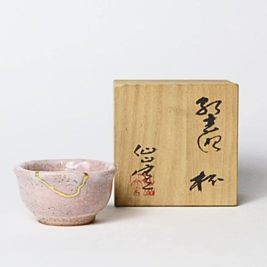 KINTSUGI – Pink Petal-Shaped Sake Cup with Blooming Gold｜Available at Ebisu Studio