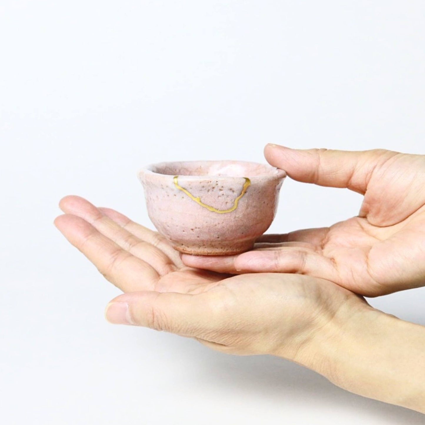 KINTSUGI – Pink Petal-Shaped Sake Cup with Blooming Gold｜Available at Ebisu Studio