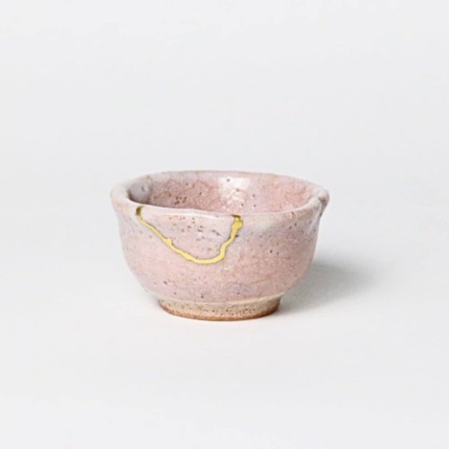KINTSUGI – Pink Petal-Shaped Sake Cup with Blooming Gold｜Available at Ebisu Studio
