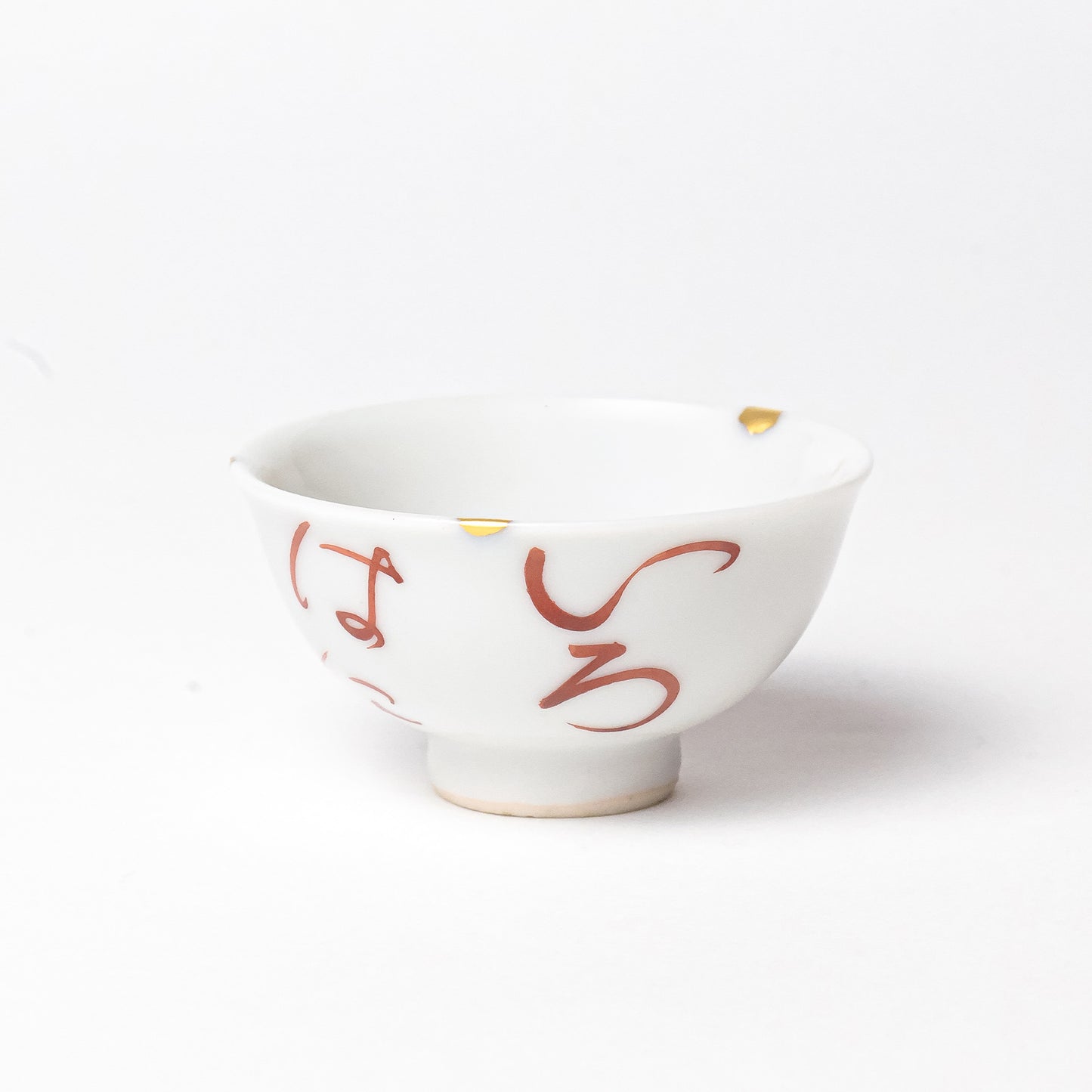 KINTSUGI – Sake Cup with Playful Hiragana Brushstrokes｜Available at Ebisu Studio