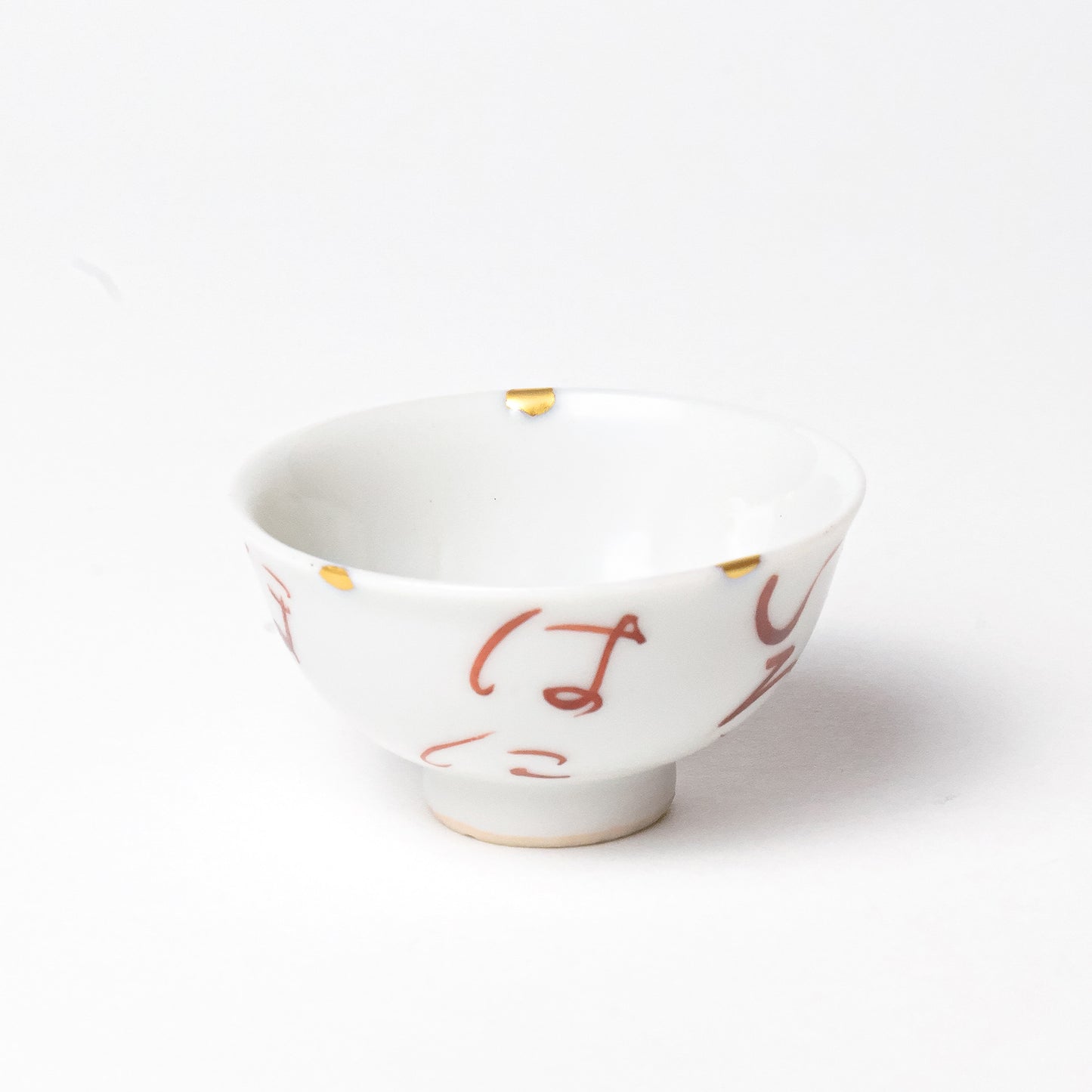 KINTSUGI – Sake Cup with Playful Hiragana Brushstrokes｜Available at Ebisu Studio